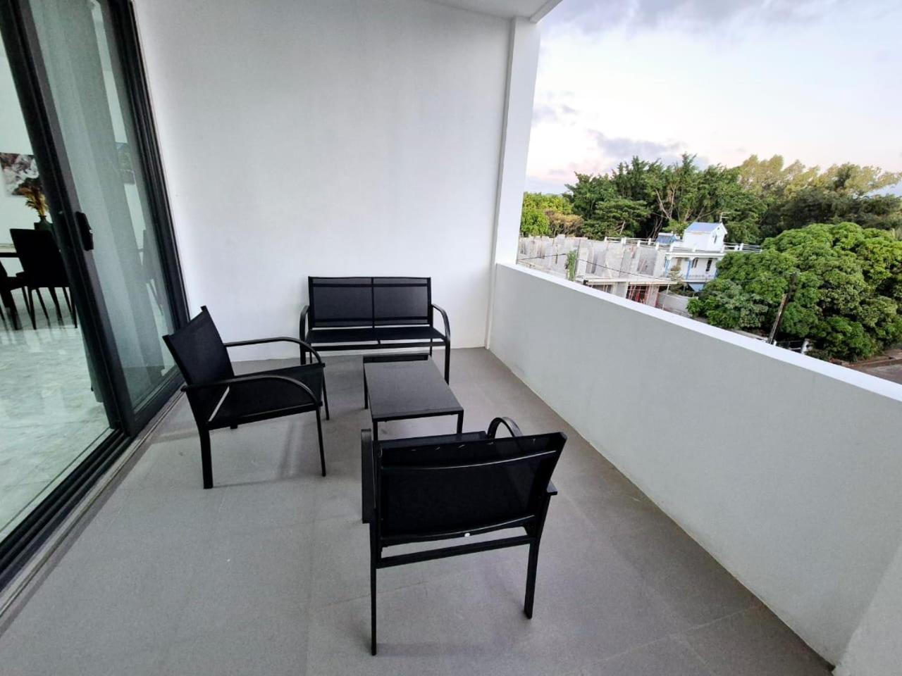 Skyview Apartment- Rooftop Penthouse With Sunset & Sea Views Flic en Flac Экстерьер фото