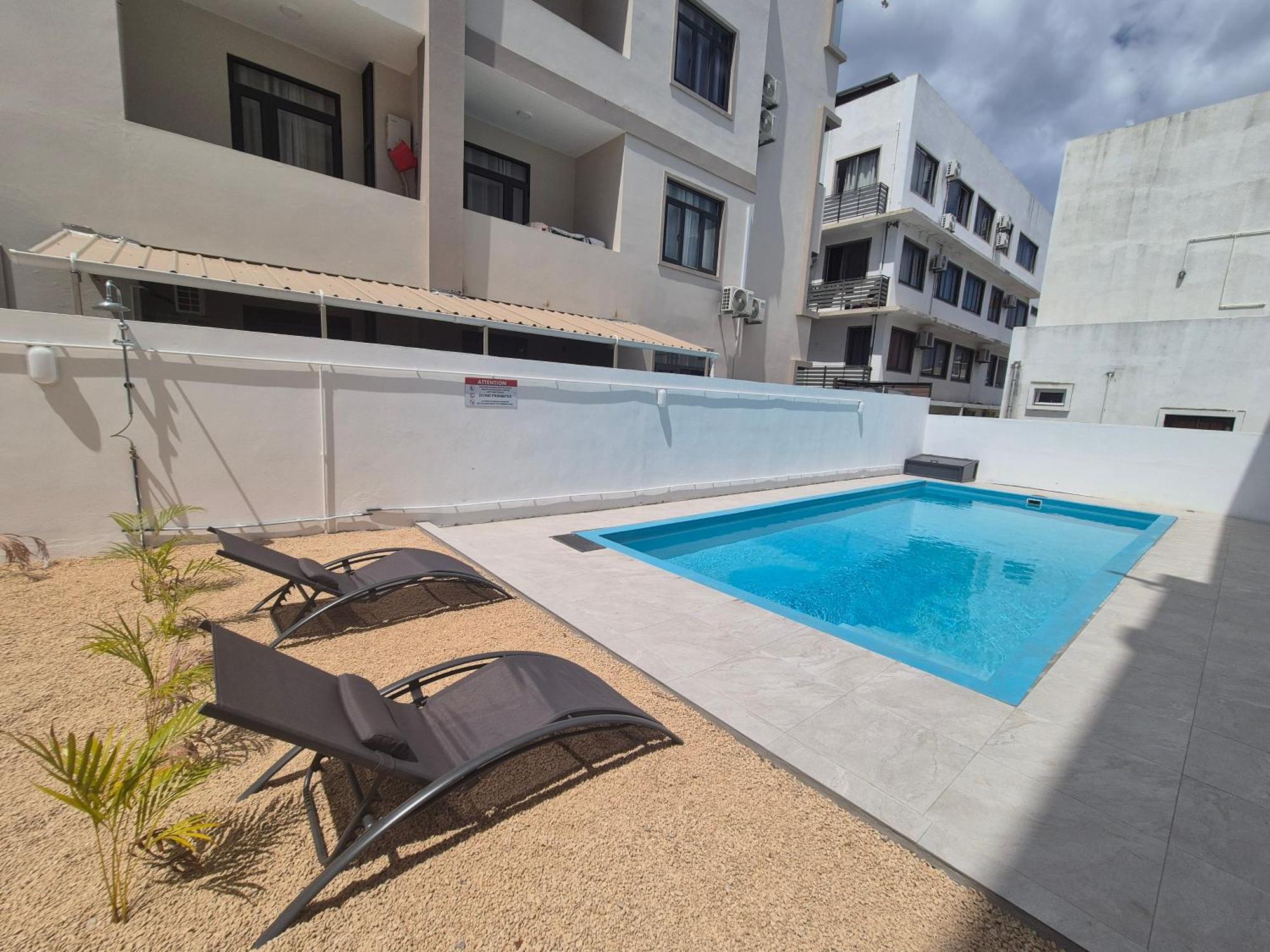 Skyview Apartment- Rooftop Penthouse With Sunset & Sea Views Flic en Flac Экстерьер фото